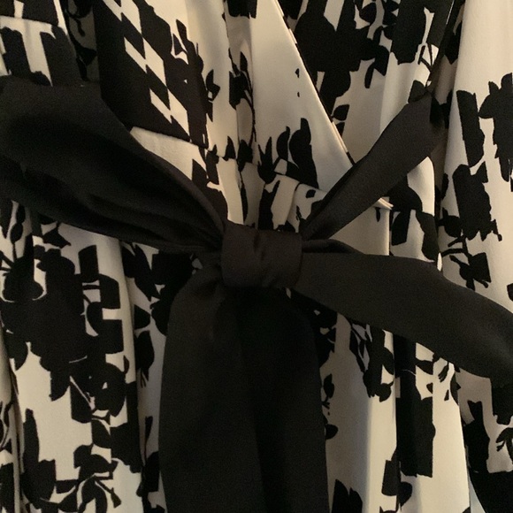 Black and white dress with pockets - Picture 2 of 5